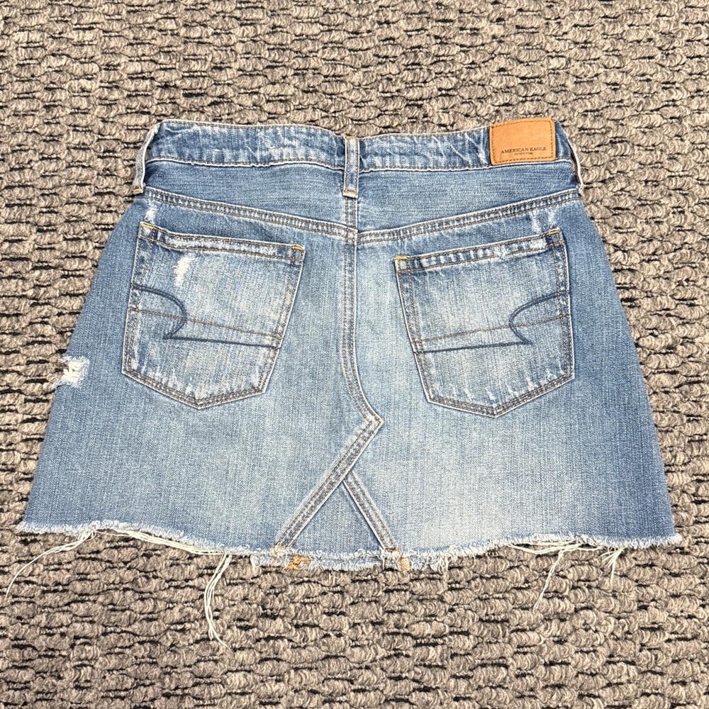 American Eagle Denim Mini Skirt Womens 4 Distressed Raw Hem Classic Festival Y2K - Picture 2 of 6